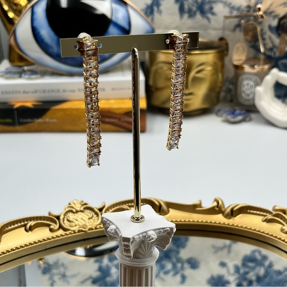 🆕 CRYSTAL HAZE 🧿 BNWOT Baguette Drop Earrings - Picture 4 of 15